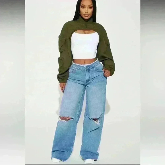 FASHIONNOVA- NWT Ramona Ripped Loose Jeans- Light Wash Sz 1 - Picture 1 of 6